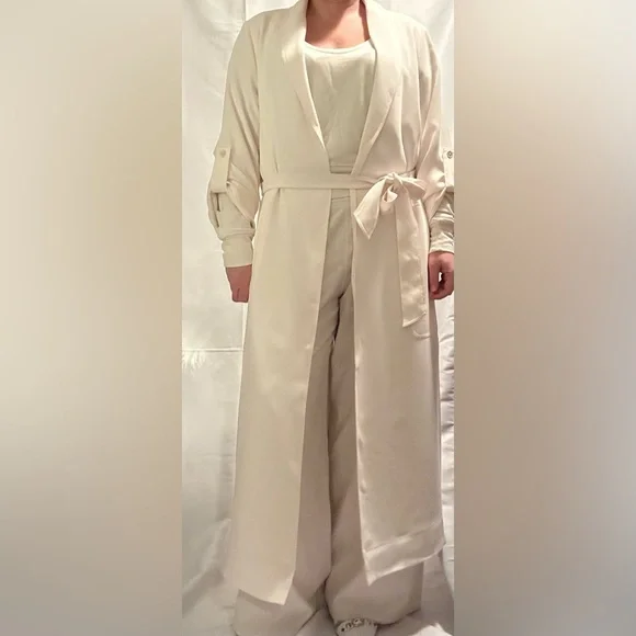 Aritzia Babaton Kahlo Robe - Picture 3 of 8
